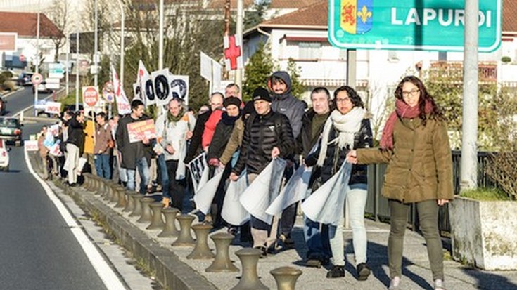 TTIP eta CETA hitzarmenen kontrako protesta Bidasoaren bi aldeetan