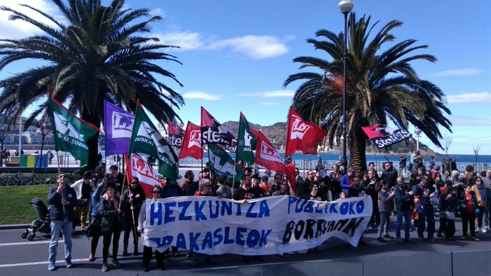 Bigarren greba eguna dute gaur hezkuntza publikoan