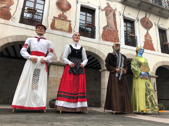 Erraldoi zaharrak auzolanean konpontzeko deia egin dute Beran