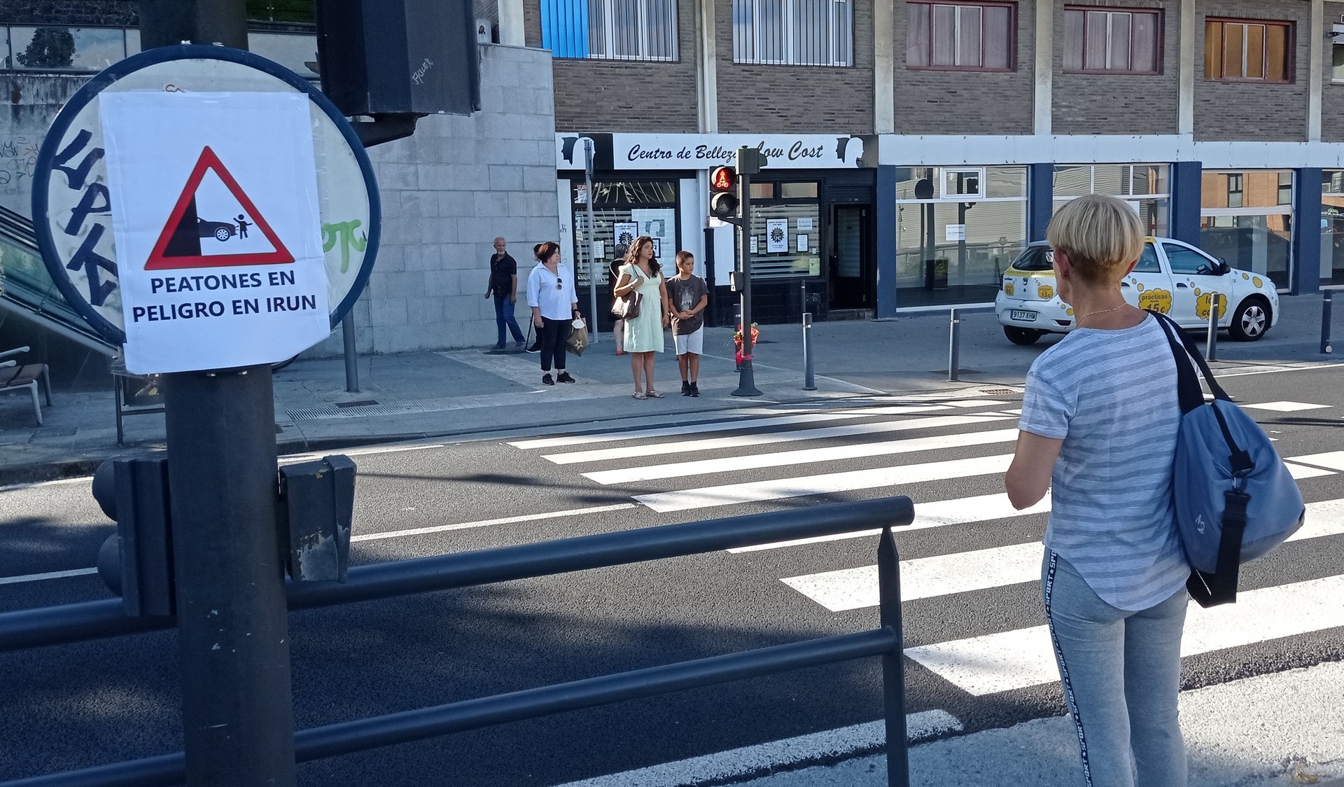 Alkateak "kotxezentrismoa" alboratu eta udalbatzan adostutakoa bete dezala eskatu du Artiako Lagunak taldeak