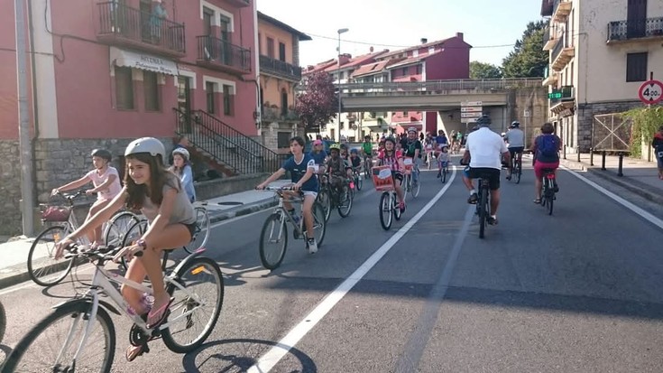 Pedalari eraginez bizikletaren erabilera eta bihotzak suspertu nahi ditu Balaztak