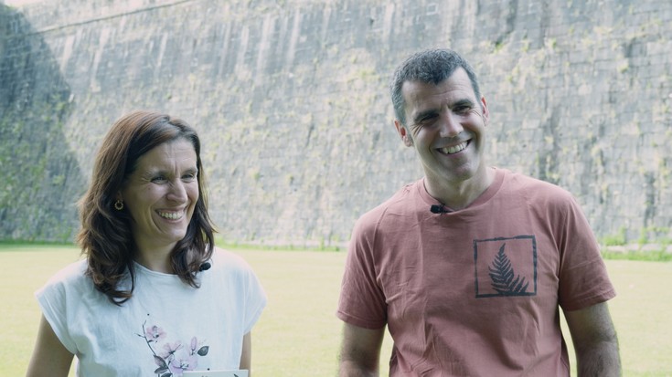 Iñaki Sanz-Azkue eta Anaïs Mitxelena: «Harresia ondarea da, baina harresiko natura ere ondare bat da»