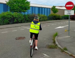 Hendaiako hiri osoa "30 Eremua" da ofizialki txirrindularien faboretan