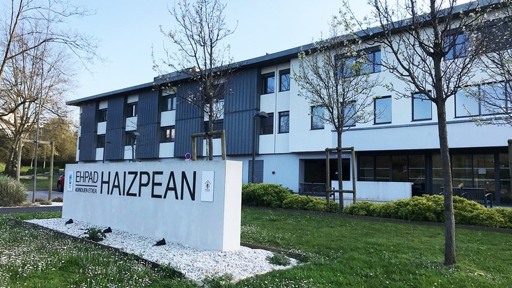 Etxez-etxeko zaintzaileak formatu nahi ditu Aizpurdi lizeoak, Hendaiako adinekoen beharrak asetu ezinik dabiltzalako