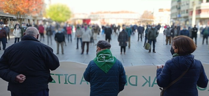 Pobreziak emakume aurpegia duelako, mobilizatzera deitu dute emakume pentsiodunek A25ean