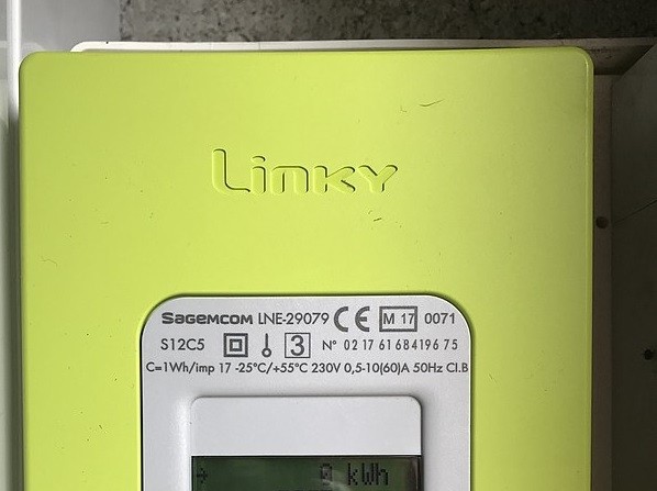 ENEDIS enpresak frantses Estatu mailako argindar kontagailuen %100a Linky kontagailu adimentsuengatik aldatzeko epea amaitzear dago.