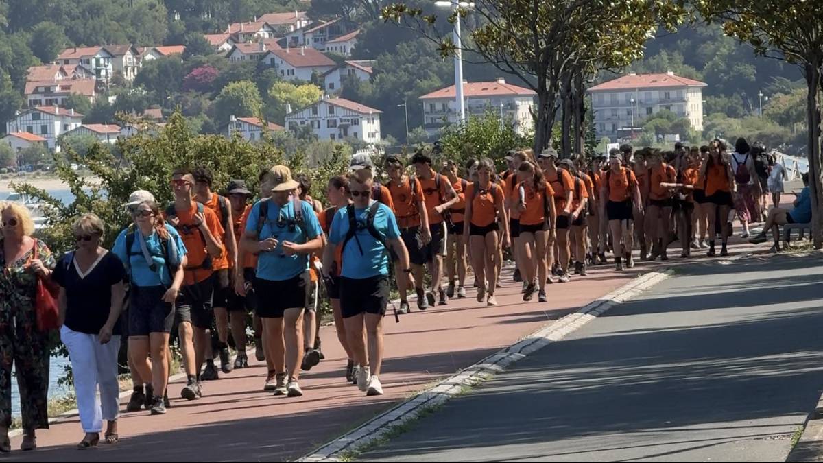 Bidasoko kaleak zeharkatu ditu Euskarabenturak