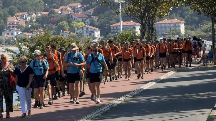 Bidasoko kaleak zeharkatu ditu Euskarabenturak