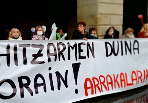 Azpikontratazio "sistematikoarekin" bukatu, eta udaleko garbitzaileak langile publikoak izan daitezen eskatzen du Abotsanitzek