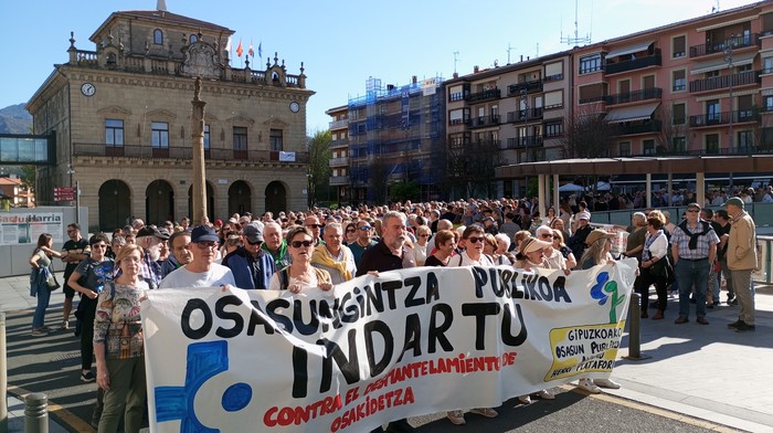 Osasun sailburuak bidasotarrekin duen «errespetu falta» salatu du Osasun Bidasoak