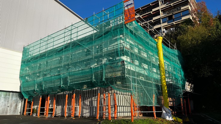 Euskaltegiaren estalkia birgaitzeko lanak hasi dituzte Hondarribian