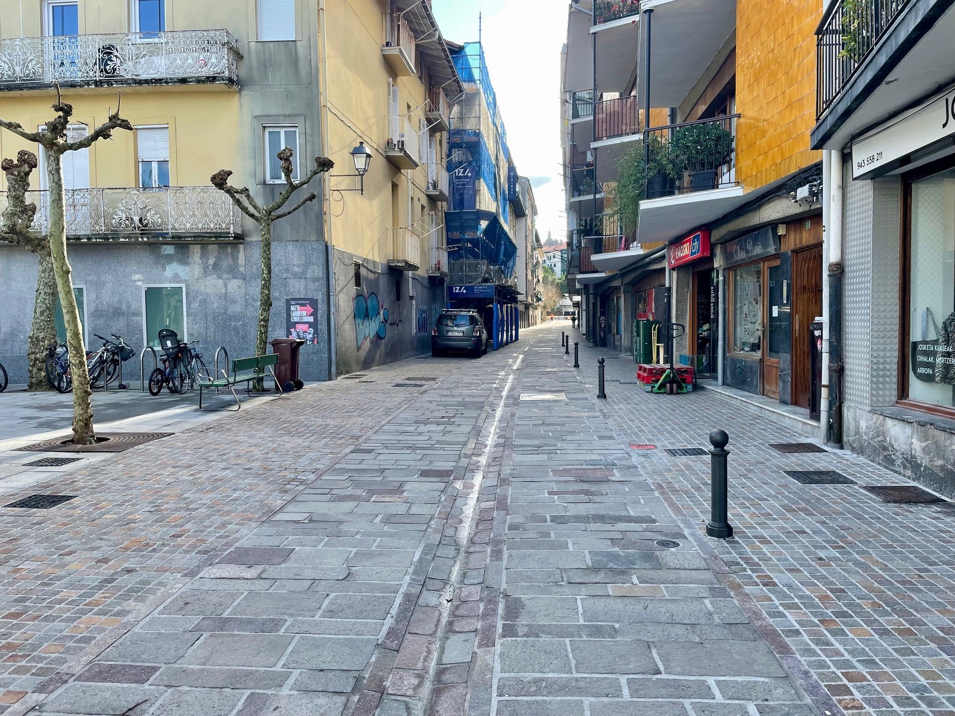 Santiago kaleko trafikoa ireki dute, San Pedro kalean bezala oinezkoek lehentasuna dutelarik