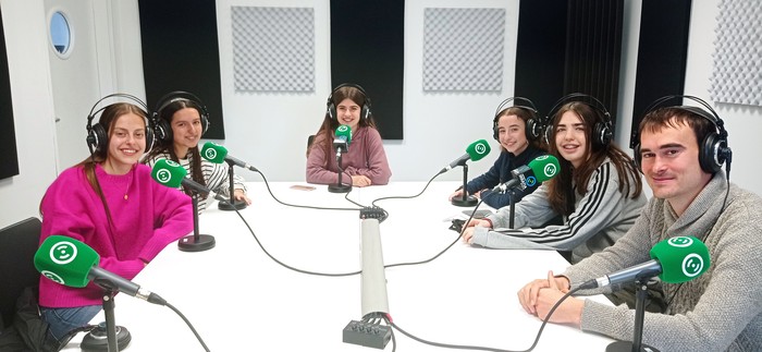 Eusliderrak: «Irunen kalean bezala, ikastetxe barruan ere gehiago entzuten da erdara euskara baino»