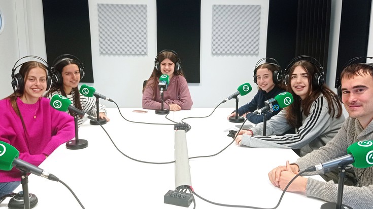 Eusliderrak: «Irunen kalean bezala, ikastetxe barruan ere gehiago entzuten da erdara euskara baino»