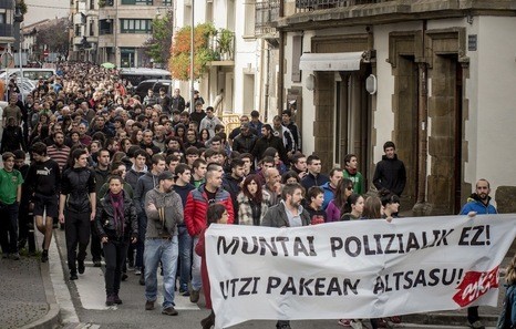 Altsasuko gazteen egoera salatzeko, gure eskualdera etorri dira senideak