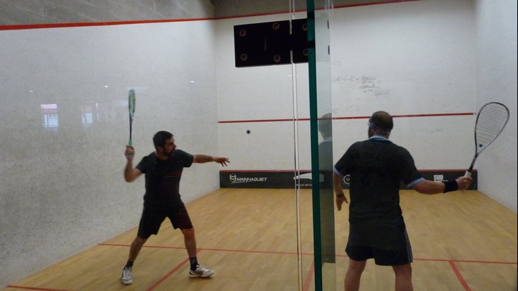 Gaztetxoei dohainik probatzeko aukera emango die Aste Santuan Lur-Alai Squash Klubak