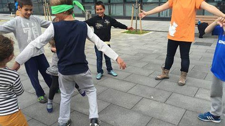 Erdarara lerratzeko joera apurtzeko 'Parketarrak' bueltan da Irun eta Hondarribiko haur-parkeetan