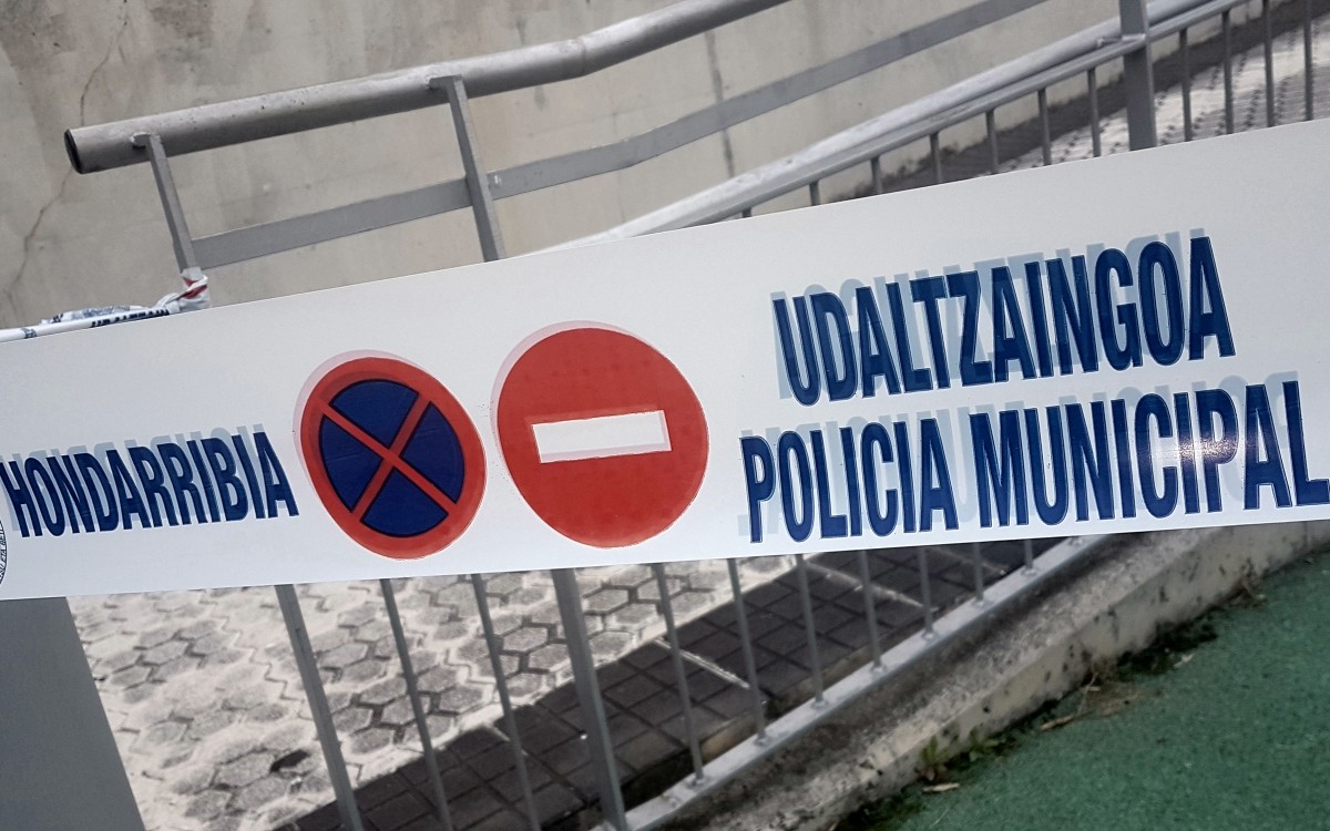 Babacar Welle tirokatu zuen udaltzaina lanetik baztertu dute protokoloz