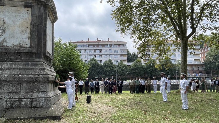 Konpantzian botere eskualdatzea egin zuten atzo, kutsu militarreko ekitaldian