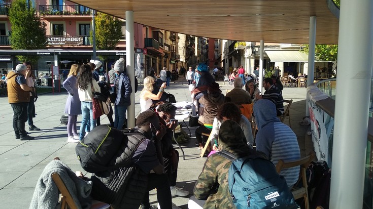 Asteburuan 154 migratzaile bildu dira Irunen