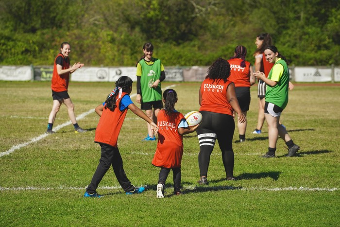 Eskualdeko lehen Nesken Errugbi Eguna ospatuko dute larunbatean Hendaian