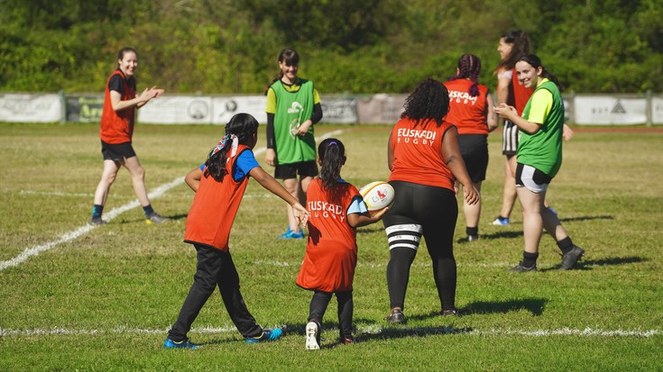 Eskualdeko lehen Nesken Errugbi Eguna ospatuko dute larunbatean Hendaian