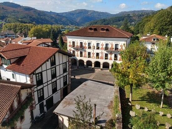 Beran arkitektura eta turismo arloan aritzeko bi lanposturen eskaintza zabalik