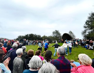 Azken agurra egin diote Karlos Santiagori «bere bizitza omenduz»