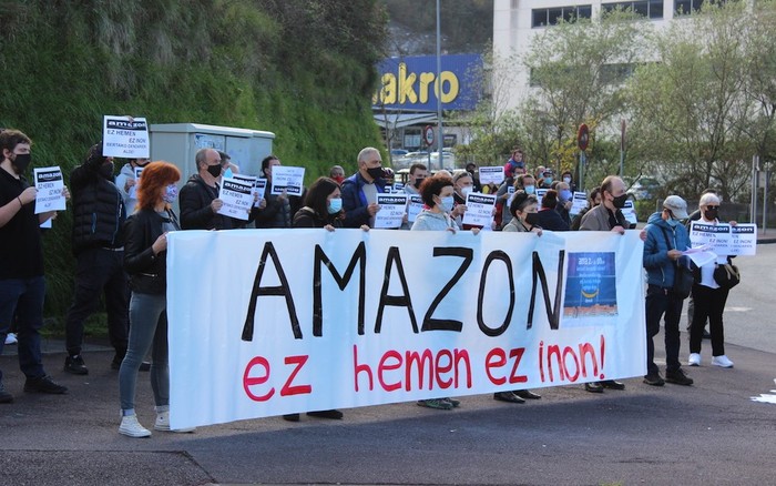 Zaldunborda Gelditu plataformak Amazon multinazionalak Oiartzungo Lanbarren industrigunean instalatu nahi duen zentro logistikoaren kontra borrokatzek