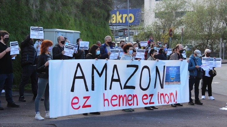 Zaldunborda Gelditu plataformak Amazon multinazionalak Oiartzungo Lanbarren industrigunean instalatu nahi duen zentro logistikoaren kontra borrokatzek