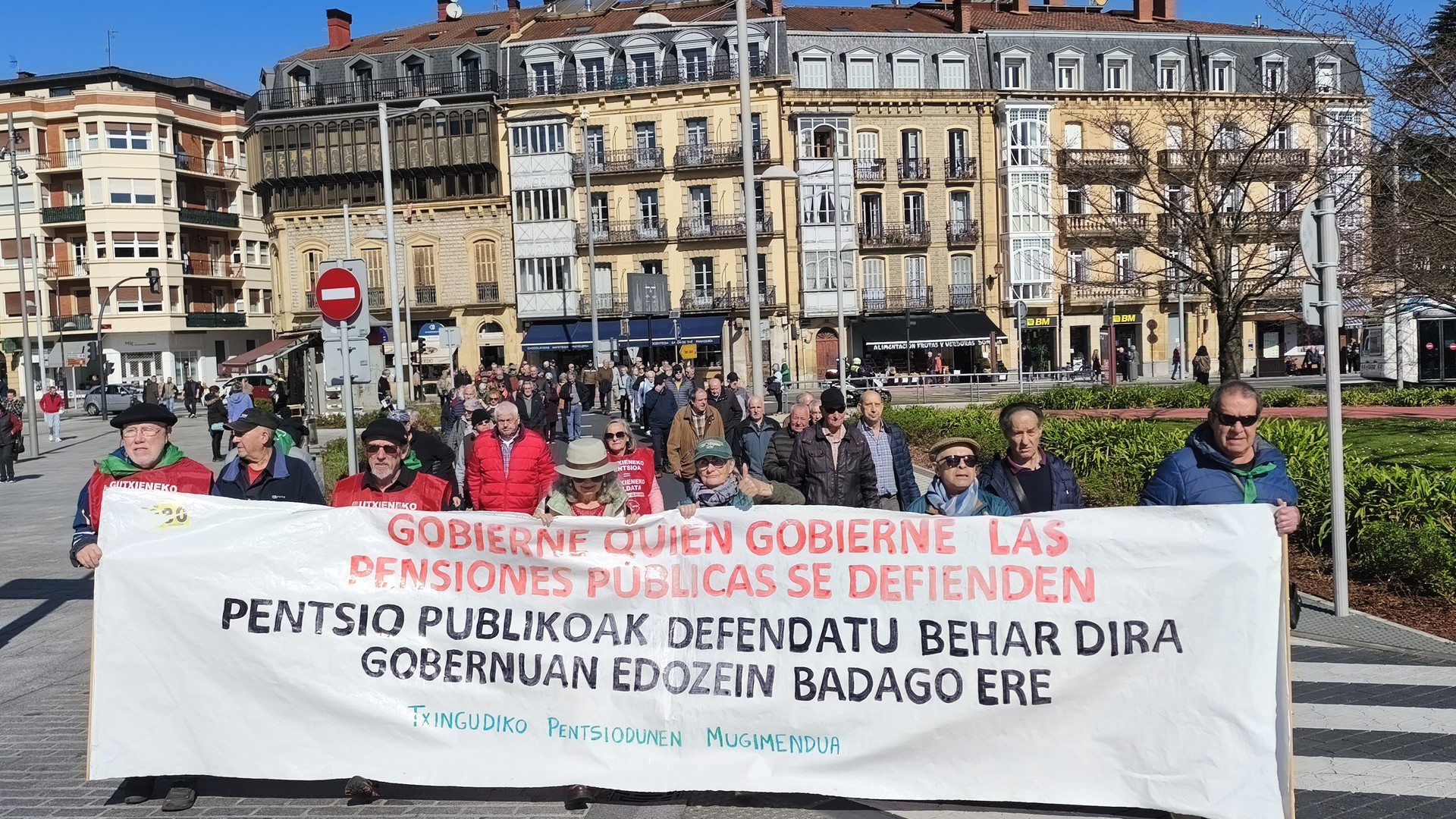 Pentsionisten duintasuna «joko politikotik kanpo uzteko» exijitu dute Irunen
