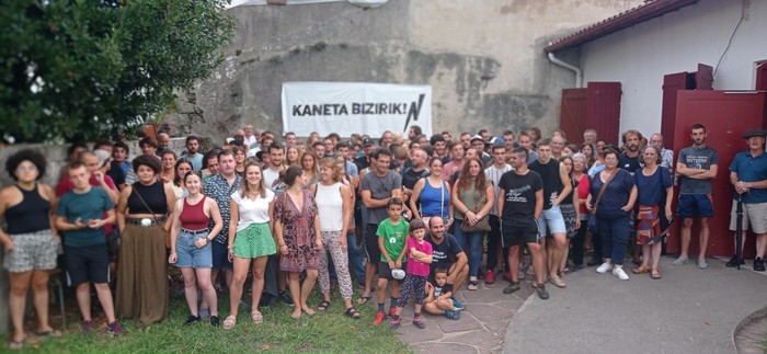 Proiektua ezbaian jarri eta haien irudia zikintzeko kanpaina salatu du Enbata gaztetxeak