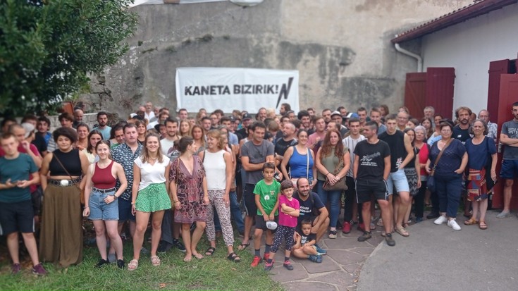 Proiektua ezbaian jarri eta haien irudia zikintzeko kanpaina salatu du Enbata gaztetxeak