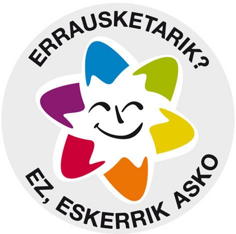 “Errausketarik ez Txingudin, ez Zubietan” manifestaldia Hondarribian