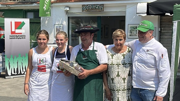 Zumardikoak elkartearen Bakailau Lehiaketa pil-pilean ibili zen Damarri plazan