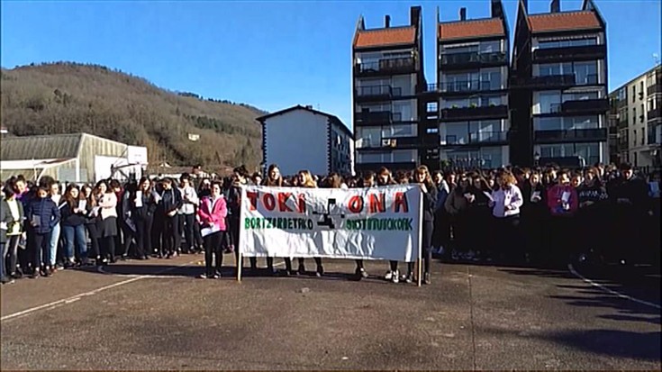 Toki ona institutuko ikasleak Ginebran izan dire bisitan