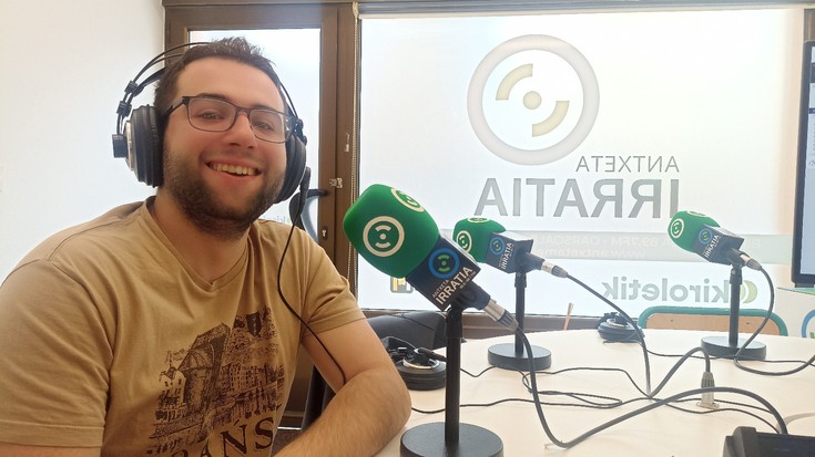 Beñat Perez Peña: «Folkesi taldean ilusio berezia dugu larunbatean Gozategirekin Urdanibia plazako oholtza partekatzeko»