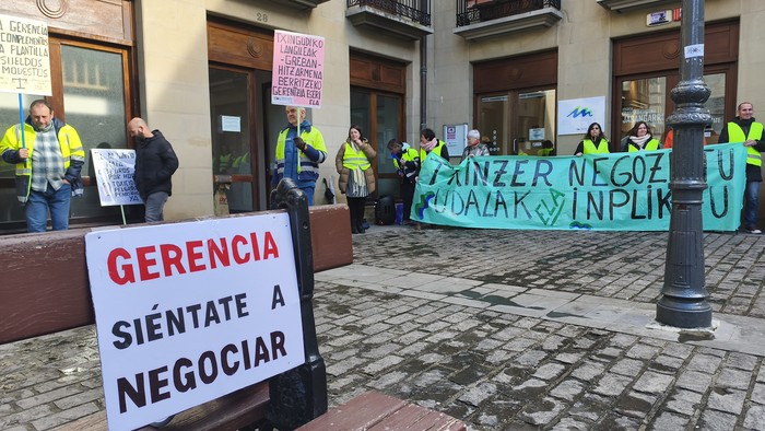 Txinzerreko langileek greba mugagabera joko dute bihar negoziazioan aurrerapausorik ez dagoelako