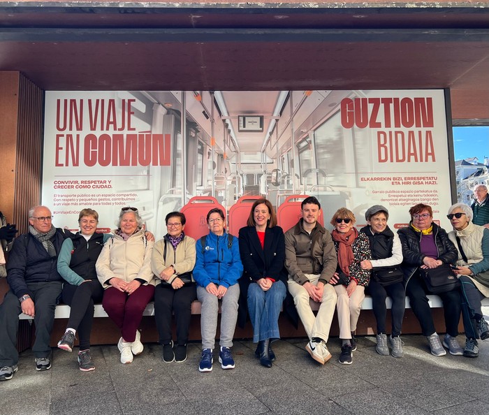 Autobusetan gizalegez eta errespetuz jokatzeko kanpaina egingo dute Irunen