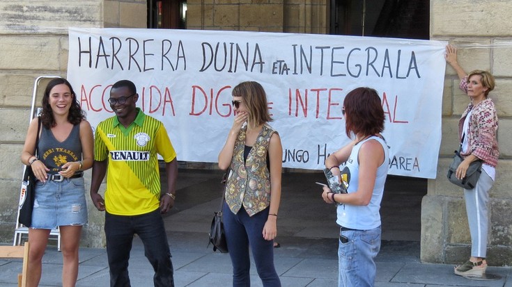 Irungo Harrera Sareak trantsitozko migranteekin egiten duen lan eskergarekin jarraitzen du.