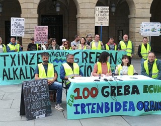 Alkateak interpelatu dituzte Txinzerreko grebalariek enegarren aldiz, akordioaren alde lan egin dezaten