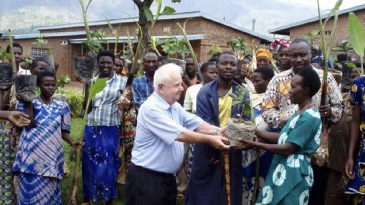 Behar Bidasoa GKEko sortzailea Agustin Ugarte zendu da, kooperazio lanaren erreferentea Gipuzkoan