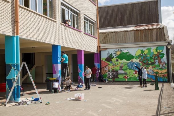 Berako Rikardo Baroja eskolan margoketak azaldu dira