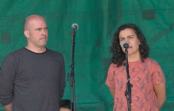 Aitor Mendiluzerekin eta Maialen Lujanbiorekin bertso afaria izanen dute Eratsunen