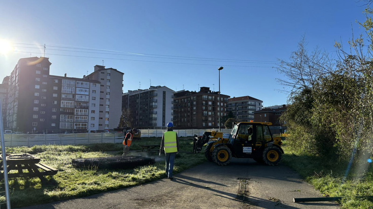 Sastrakak kentzen hasi dira San Migel-Anakan, 2030ean entregatuko dituzten etxebizitzei leku egiteko