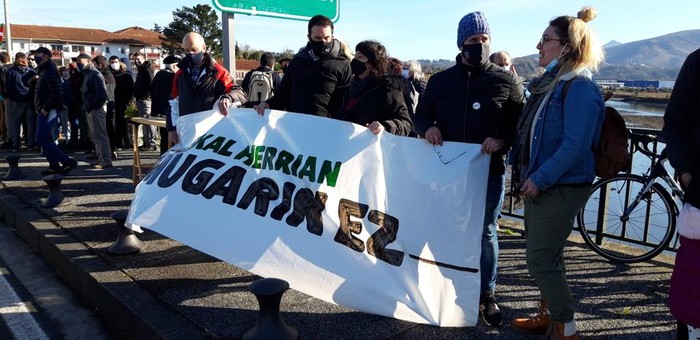 Mugak hestearen aurkako mobilizazio jendetsuak 