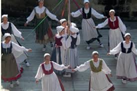 Adaxkako txikienekin ikasturte ezberdina, baina martxan jarri nahi dute