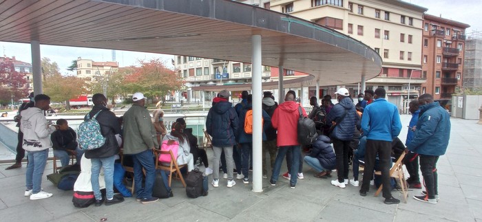 Irungo Harrera Sareak lagundutako migranteen %5,5a kale gorrian utzi zuen Gurutze Gorriak 2021ean