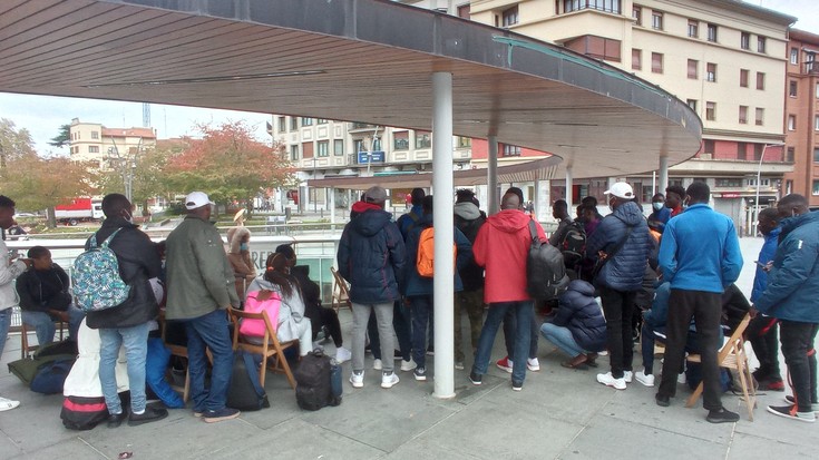Irungo Harrera Sareak lagundutako migranteen %5,5a kale gorrian utzi zuen Gurutze Gorriak 2021ean