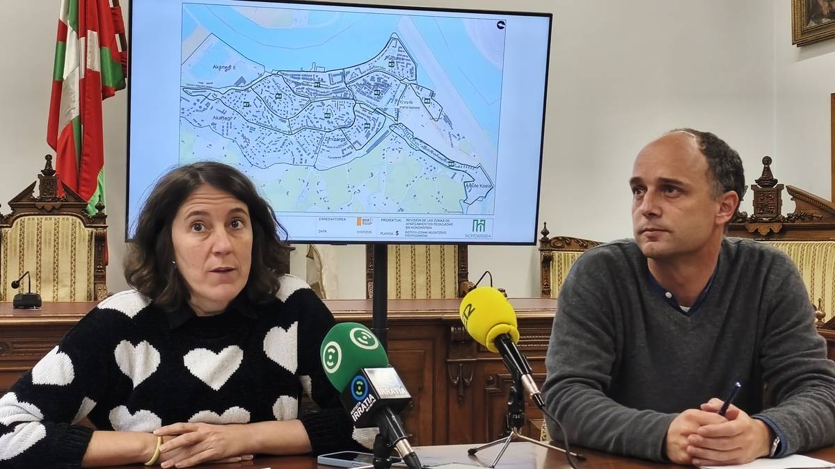 Aparkalekuen ordenantza berria «kontsentsuzkoa» izan dadin herri osoa inplikatu nahi dute Hondarribian